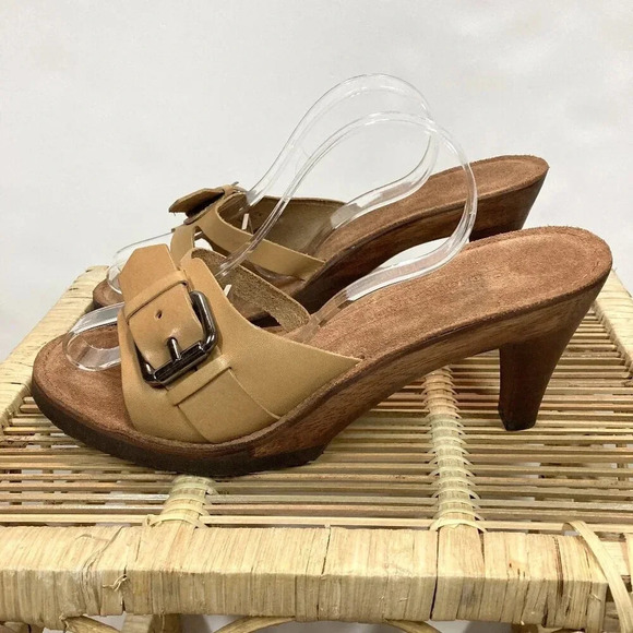 Etienne Aigner Fresca Sandals,‎ Size 8M, Beige, Leather Strap, Wood Base, Heels - Picture 1 of 7